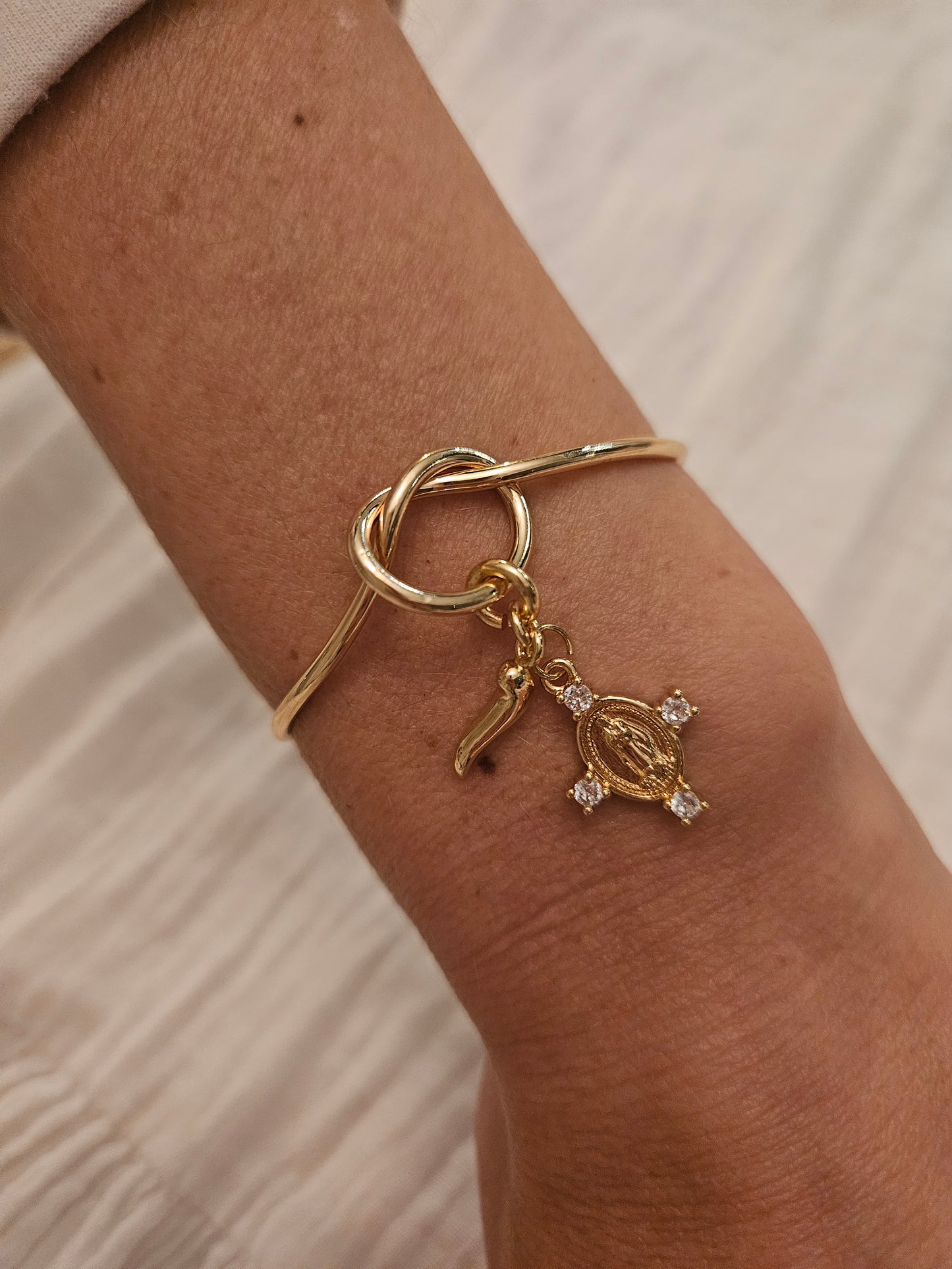 KNOT BANGLE